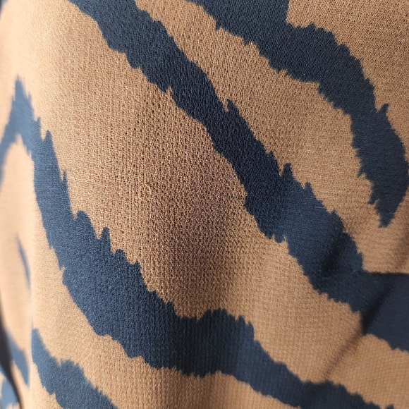 WHBM animal tiger print blouse sheer ruched puff sleeves - Picture 8 of 10